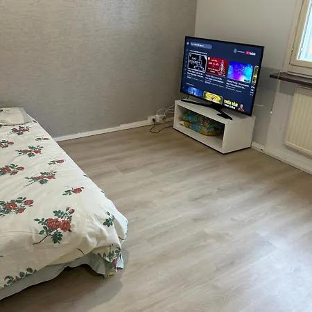 Near The Airport In About 9 Minutes Apartment *